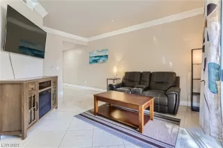 Photo #4: 2485634 Listing