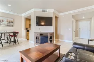 Photo #5: 2485634 Listing