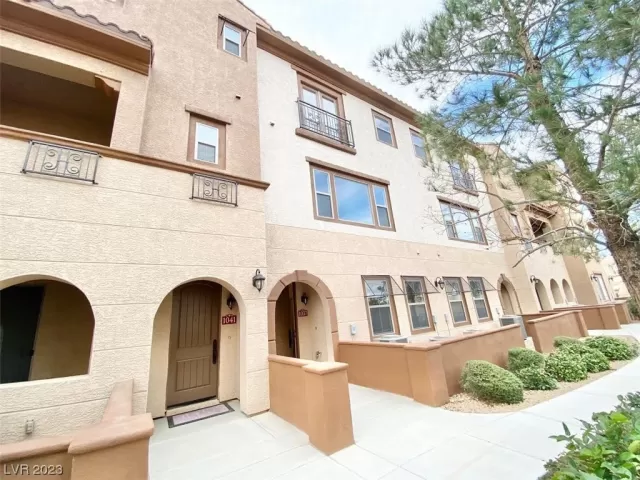 MLS: 2485649 Condo For Sale