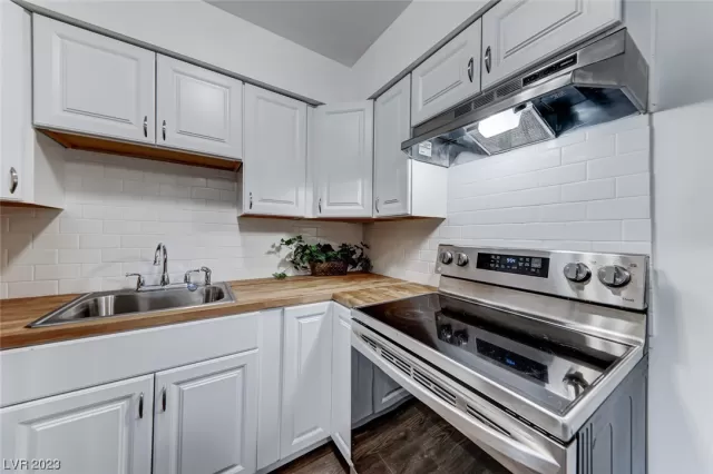 MLS: 2485661 Condo For Sale