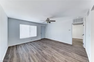 Photo #4: 2485661 Listing