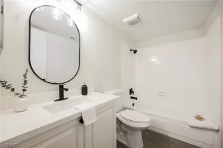 Photo #3: 2485692 Listing