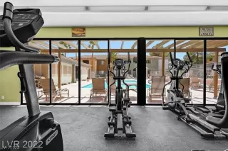 Photo #5: 2485732 Listing 