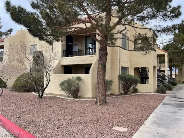 MLS: 2485733 Condo For Sale