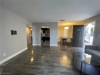 Photo #3: 2485733 Listing 