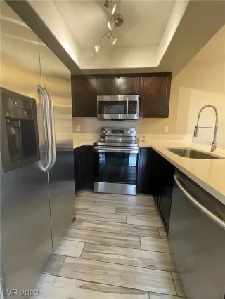 Photo #5: 2485733 Listing 