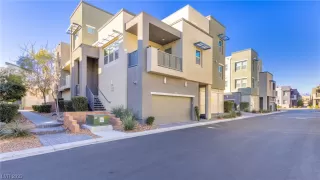 Photo #1: 2485738 Listing