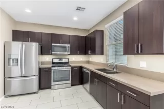 Photo #3: 2485738 Listing