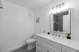 Photo #5: 2485804 Listing