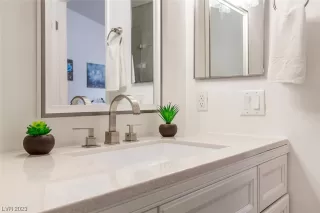 Photo #6: 2485804 Listing