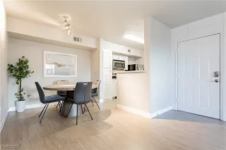 Photo #5: 2485814 Listing