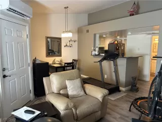 Photo #5: 2485817 Listing 