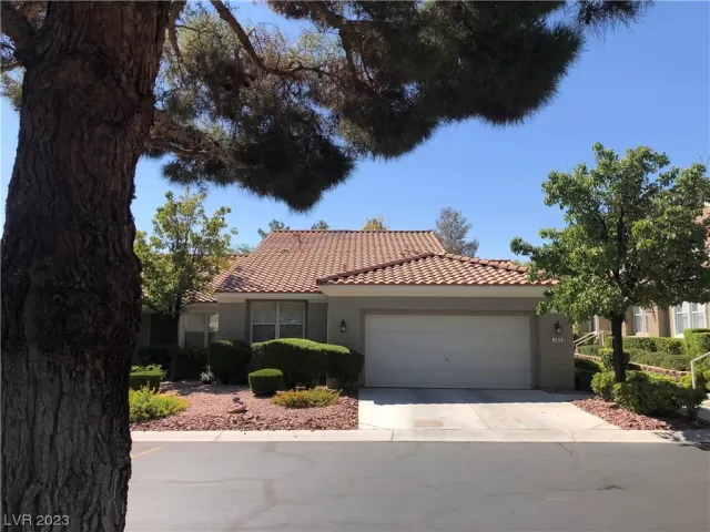 MLS: 2485863 Condo For Sale