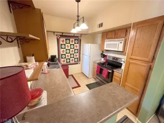 Photo #2: 2485876 Listing