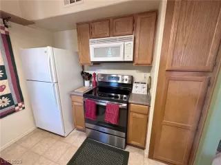 Photo #4: 2485876 Listing