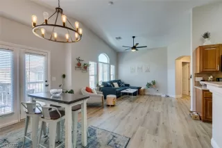 Photo #4: 2485906 Listing