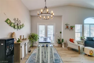 Photo #5: 2485906 Listing