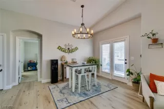 Photo #6: 2485906 Listing