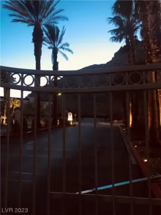 Photo #3: 2485932 Listing