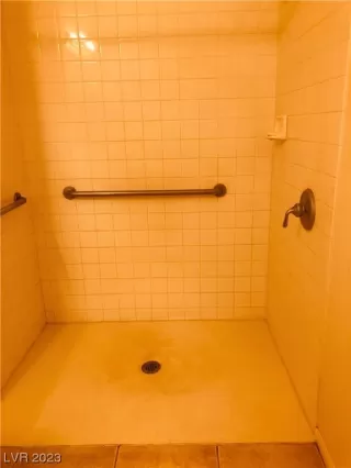 Photo #6: 2485932 Listing