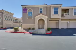 Photo #3: 2485938 Listing