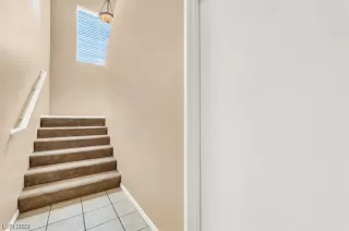 Photo #5: 2485938 Listing