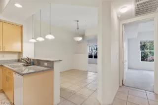 Photo #3: 2486007 Listing