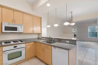 Photo #6: 2486007 Listing