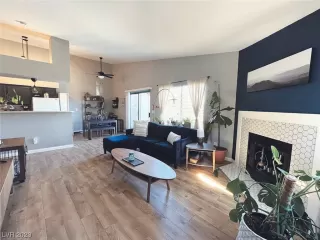 Photo #2: 2486069 Listing