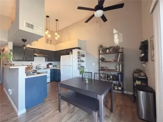 Photo #5: 2486069 Listing