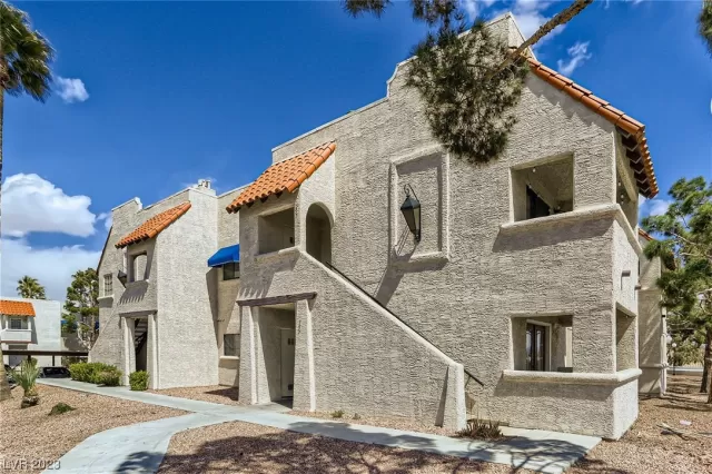 MLS: 2486077 Condo For Sale