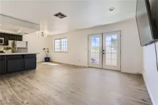 Photo #3: 2486077 Listing