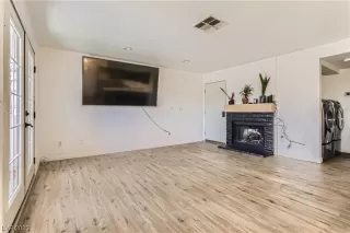 Photo #4: 2486077 Listing