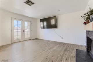 Photo #5: 2486077 Listing