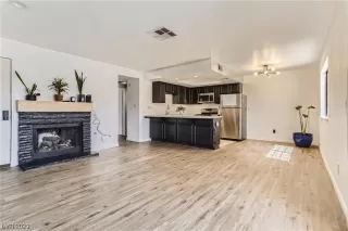 Photo #6: 2486077 Listing