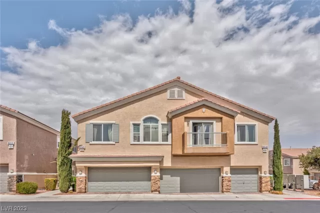 MLS: 2486122 Condo For Sale