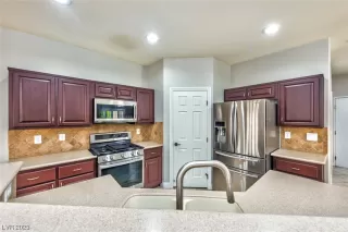 Photo #5: 2486122 Listing 