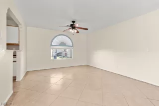 Photo #4: 2486128 Listing