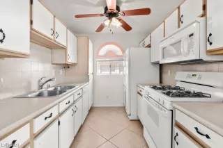 Photo #6: 2486128 Listing