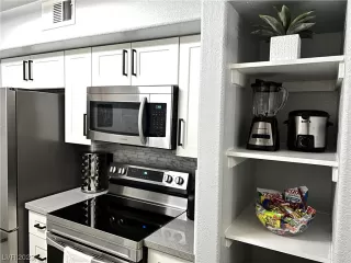 Photo #5: 2486134 Listing