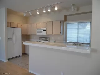 Photo #5: 2486135 Listing 