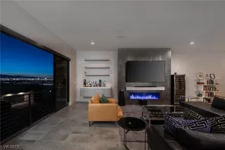 Photo #4: 2486146 Listing