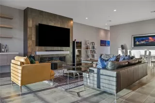 Photo #5: 2486146 Listing