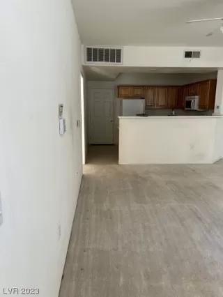 Photo #5: 2486154 Listing