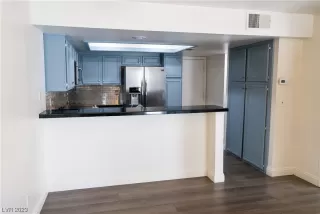 Photo #3: 2486237 Listing