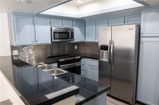 Photo #4: 2486237 Listing