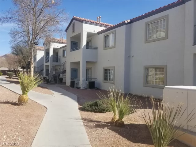 MLS: 2486247 Condo For Sale