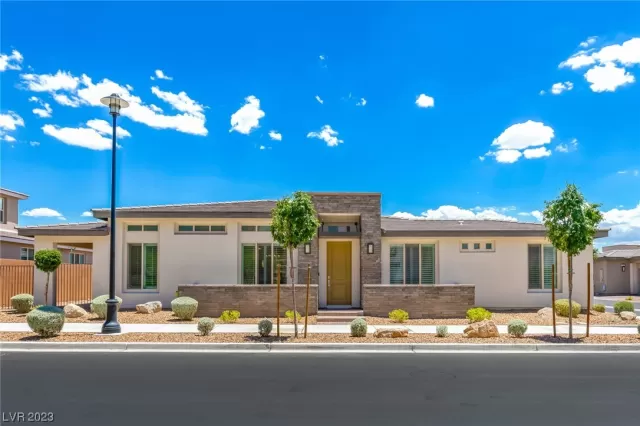 MLS: 2486292 Condo For Sale