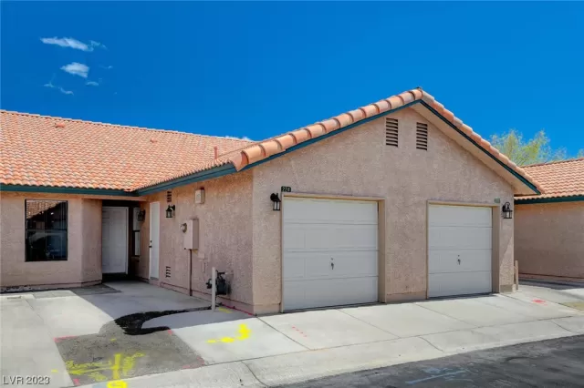 MLS: 2486372 Condo For Sale