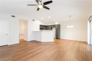 Photo #3: 2486380 Listing